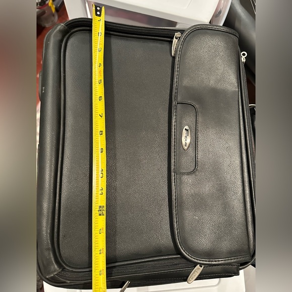 Targus Leather laptop case - Picture 13 of 16